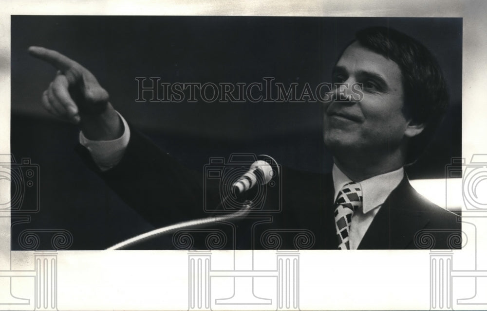 1982 Press Photo Rick Little takes questions as President Reagan - Historic Images