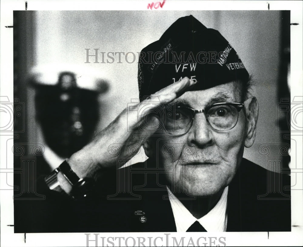 1987 Press Photo ChesterKoch salutes at the singing of the National Anthem - Historic Images