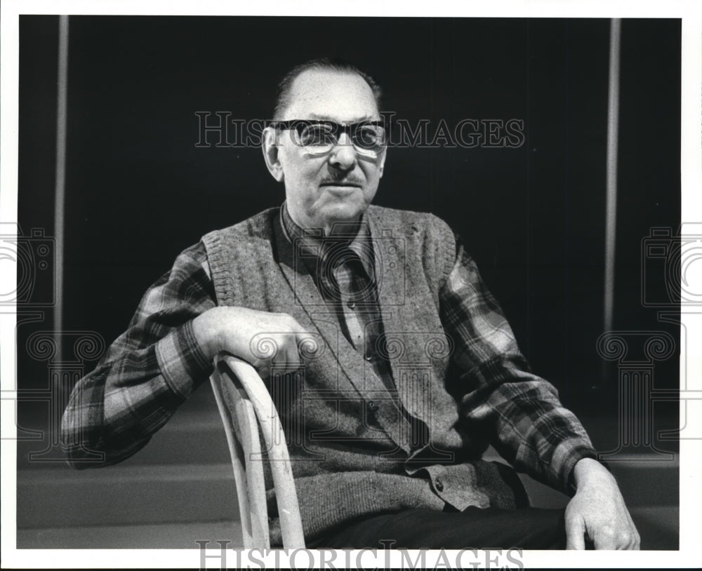 1986 Press Photo Henry Kurth, set designer at CWRU Theater Department - Historic Images