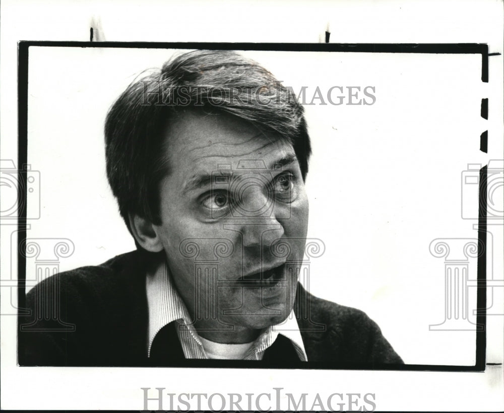 1987 Press Photo Heinemann, winner of Nat&#39;l Book Award for fiction about VIetnam - Historic Images