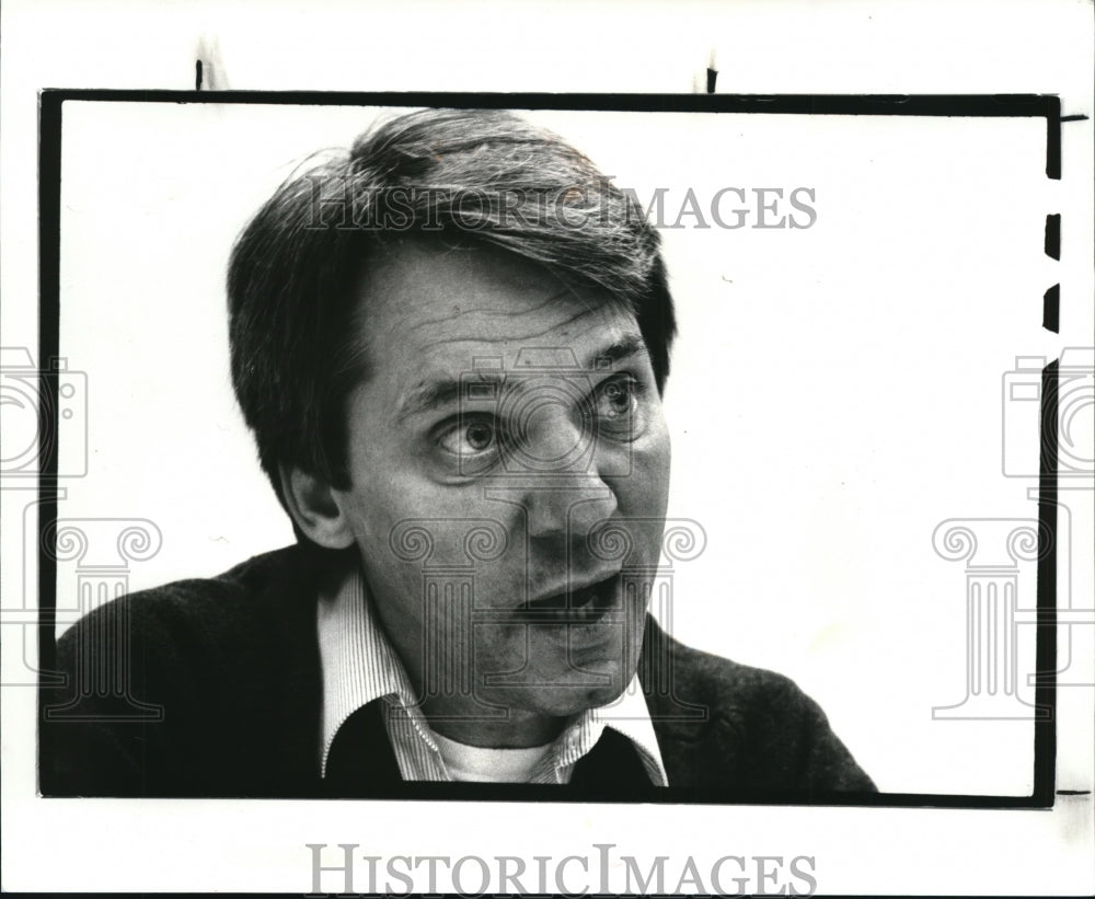 1987 Press Photo Heinemann, winner of Nat'l Book Award for fiction about VIetnam - Historic Images