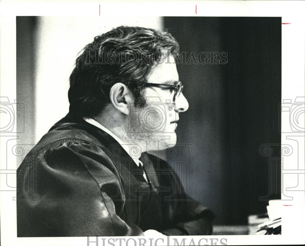 1980 Press Photo Harry A. Hanna Shown in a Side View - Historic Images