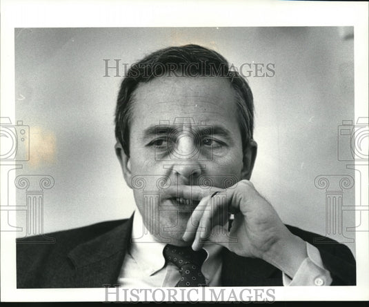 1957 Press Photo David H. Gunning Head of Corporate Law for Jones Day - Historic Images