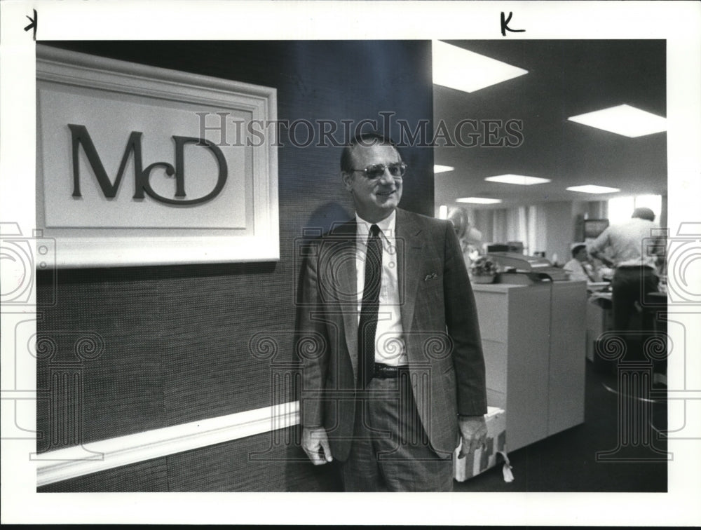 1984 Press Photo Willard E.Carmel Chief executive officer of McDonal and Co. - Historic Images