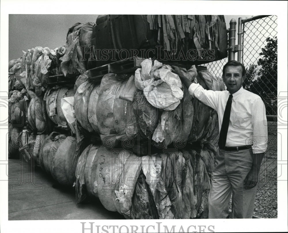 1991 Press Photo George M. Chase, CEO of Allied Color Industries. - cva93912 - Historic Images