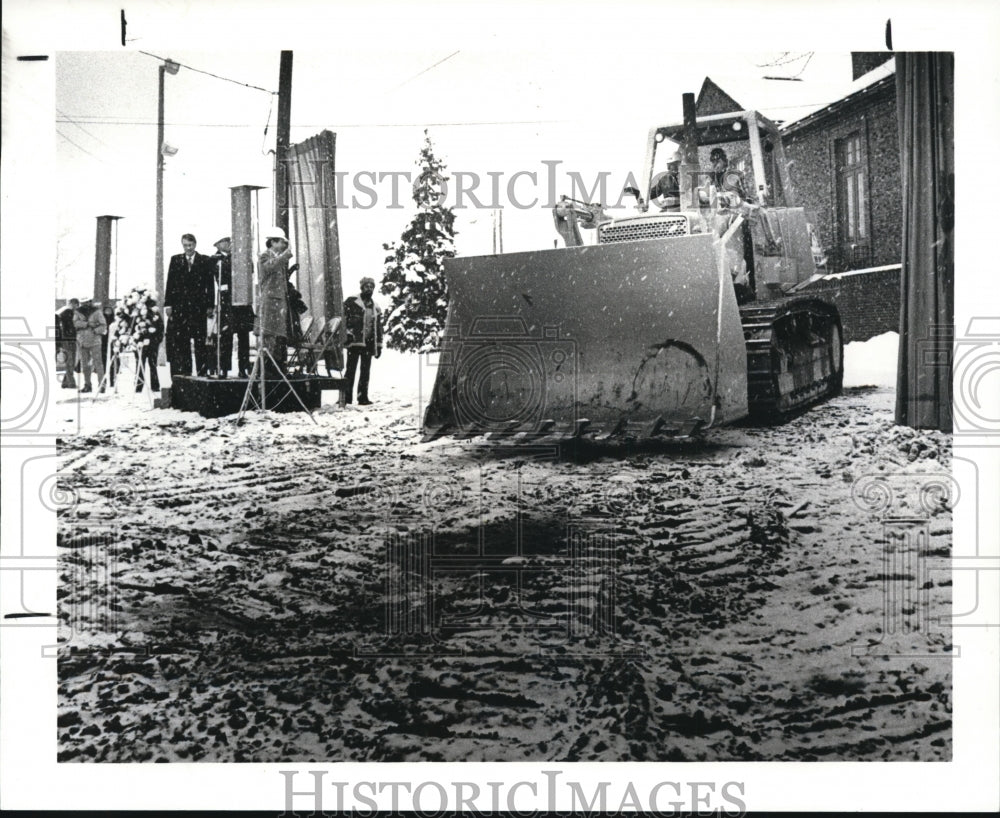 1982 Press Photo Ground-breaking for the Playhouse Theater Complex - Historic Images