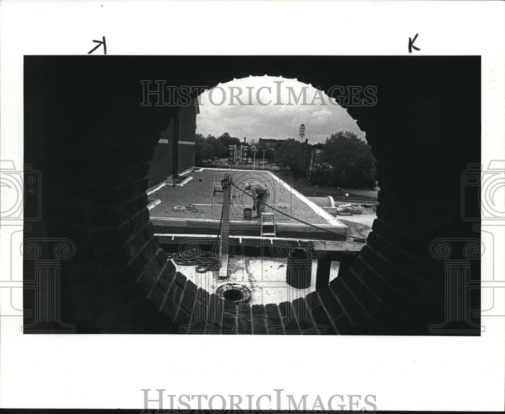 1983 Press Photo Workman viewed thru portholes in main of Playhouse Rotunda - Historic Images