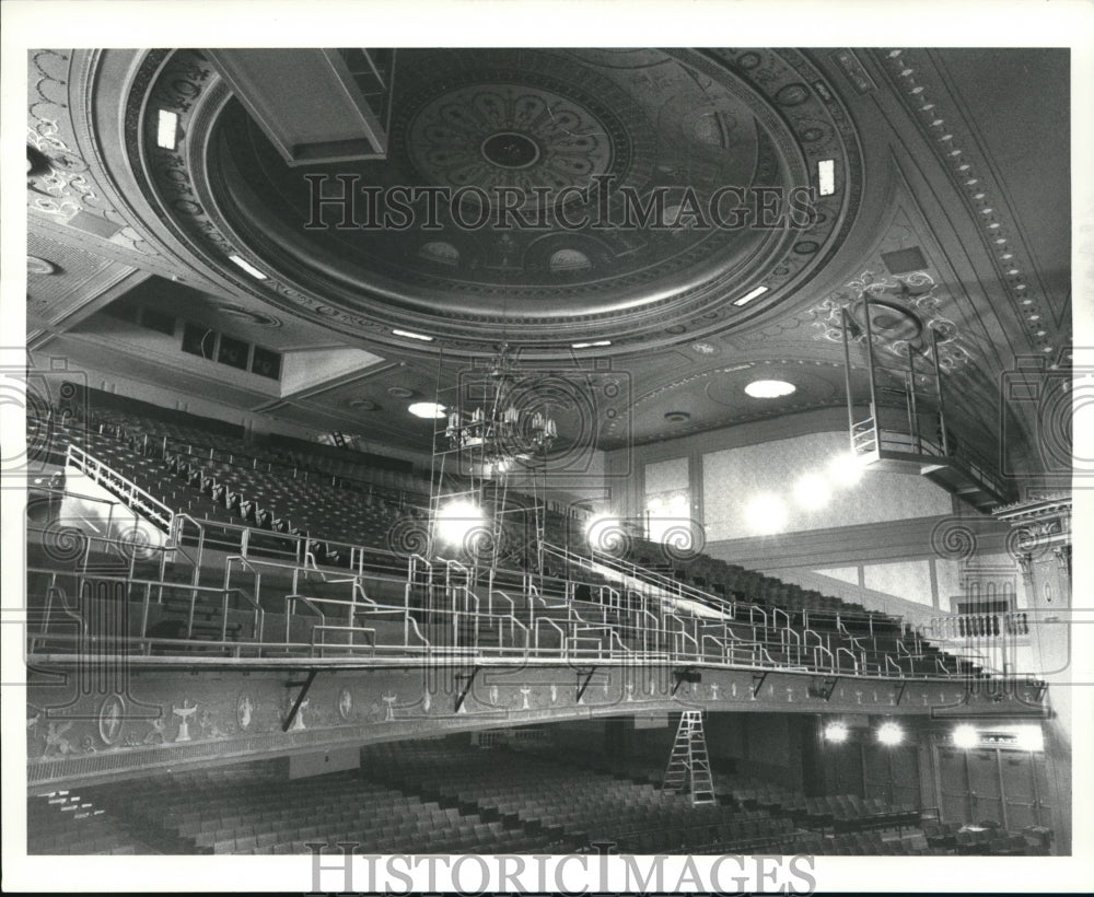 1984 Press Photo Remodeled State Theater showing New Boxes in the Balcony - Historic Images