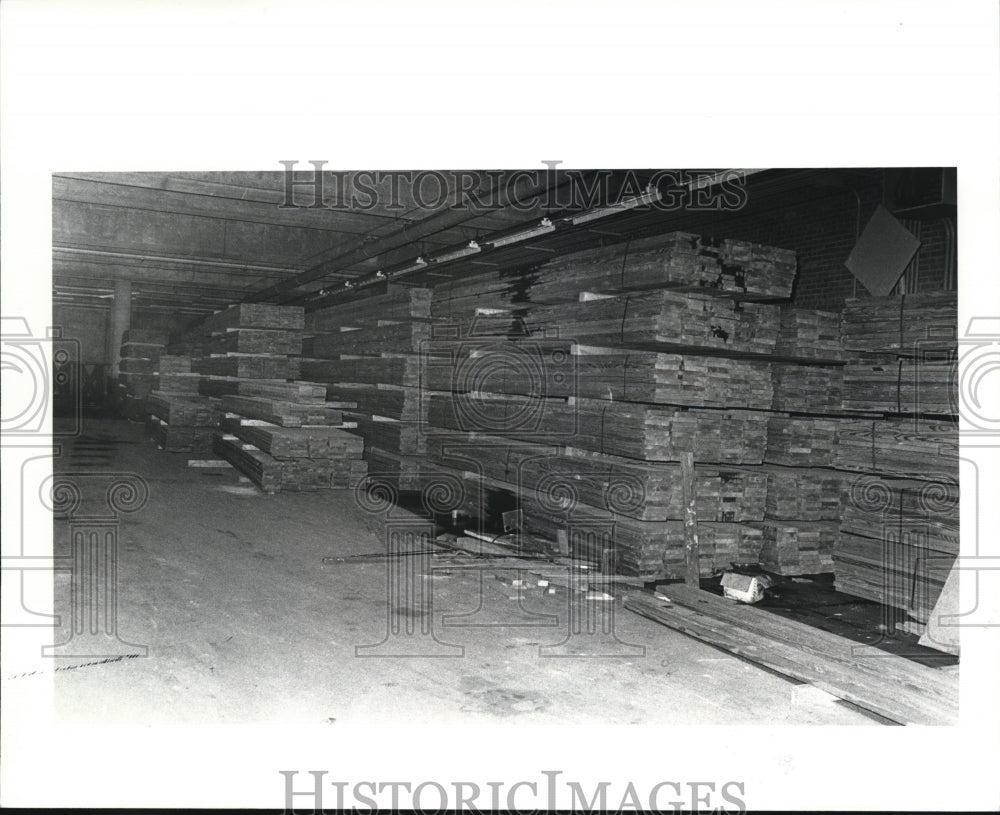 1984 Press Photo Lumber storage in the lower level of Postal Annex building - Historic Images