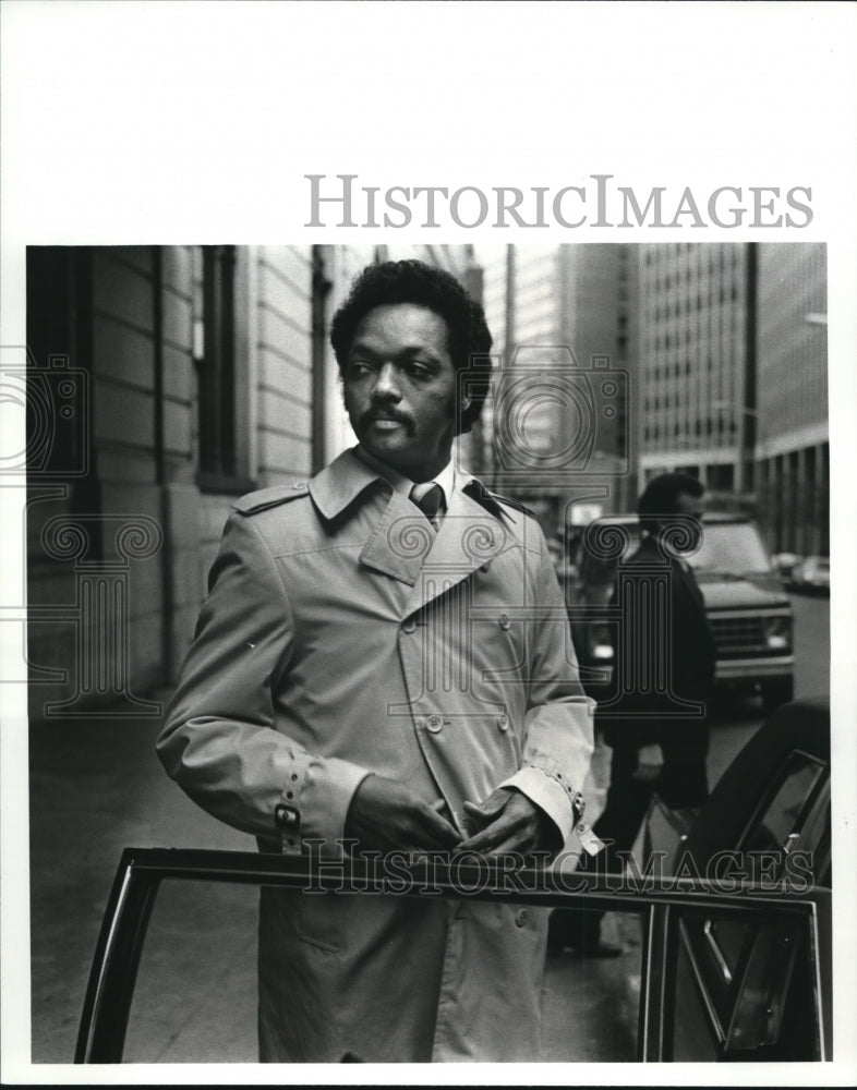 1981 Press Photo Rev. Jesse Jackson after news conference - Historic Images