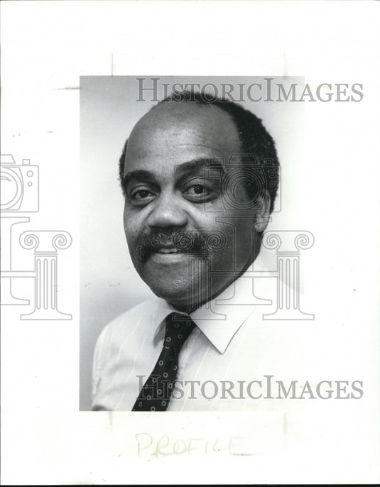 1989 Press Photo Harry L. Hanson, Asst Dir of the Consumer Protection Assn - Historic Images