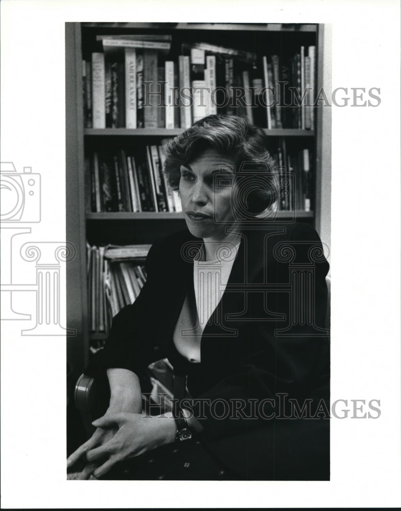 1991 Press Photo Author &amp; Professor Landau, recipient of Cleveland Art Award - Historic Images