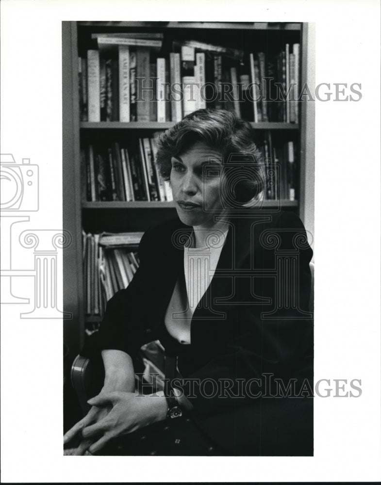 1991 Press Photo Author & Professor Landau, recipient of Cleveland Art Award - Historic Images