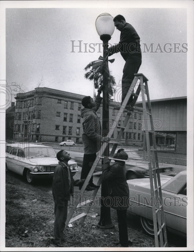 1966 Press Photo Trying to bring Christmas cheer to Brookline Ave off E82 - Historic Images