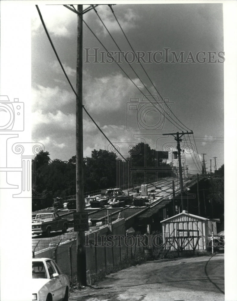 1987 Press Photo Connector Road to Flats - Historic Images