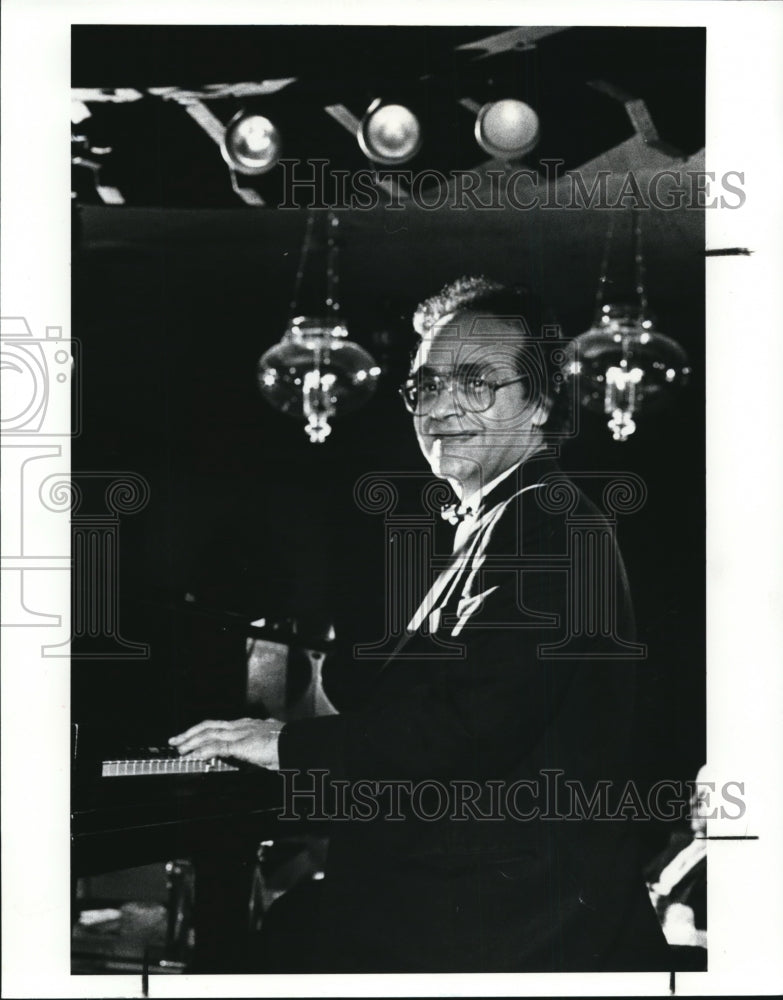 1988 Press Photo Jack Lacey - Historic Images