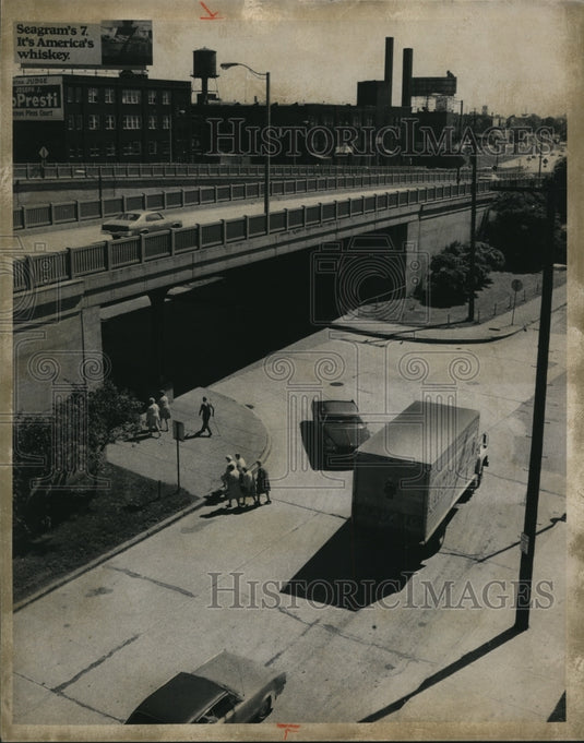 1973 Pedestrian crossinf Wash.Ave. N.W runs beside Lakeview Tower. - Historic Images