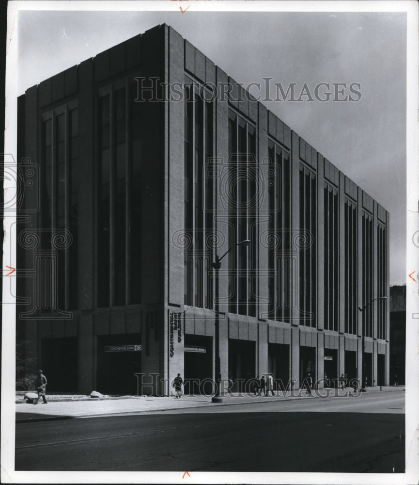 1972 Press Photo The Continental Bank at Euclid Avenue - cva94691 - Historic Images