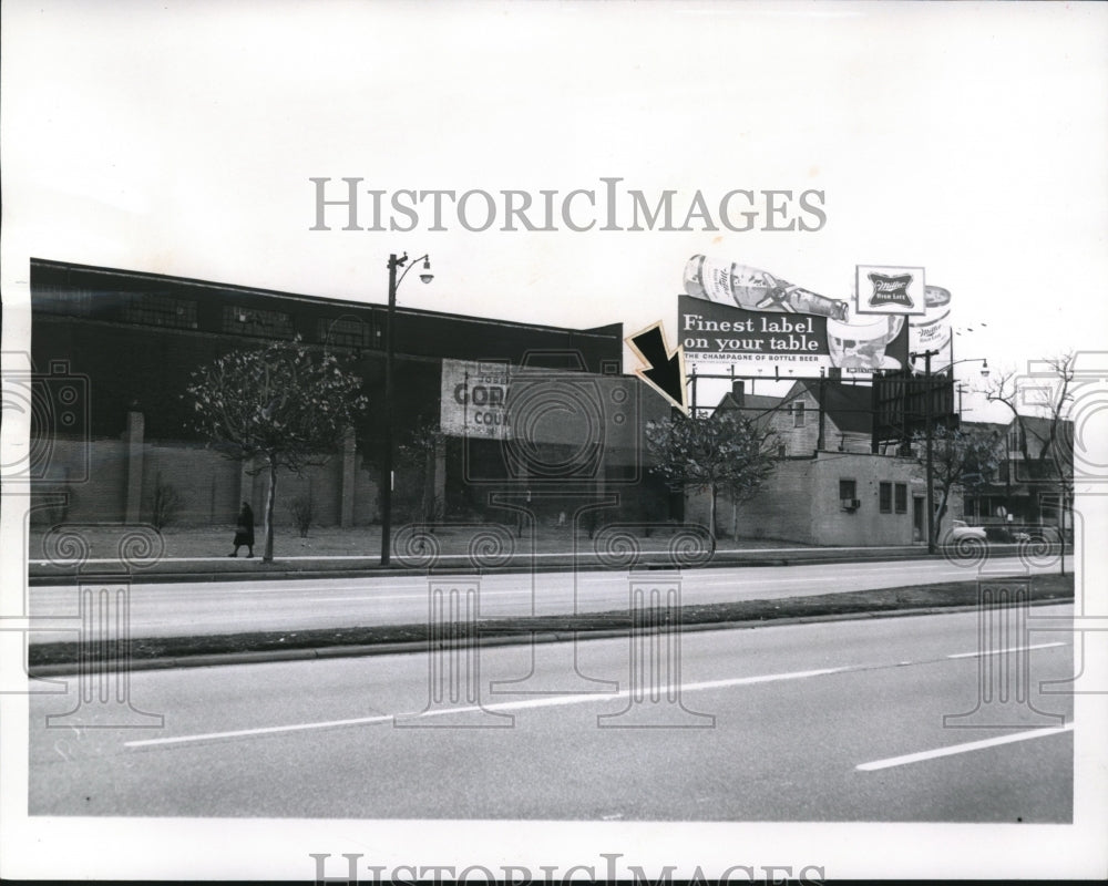 1960 Press Photo Tree trimming project on Chester Ave. N.E. of E. 55th street-Historic Images