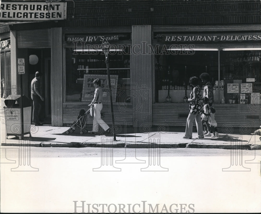 1972 Press Photo Passersby along Coventry Road - cva94785 - Historic Images