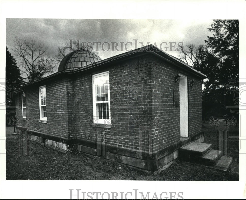 1987 Press Photo Exterior of Loomis Observatory at Western Reserve Academy - Historic Images