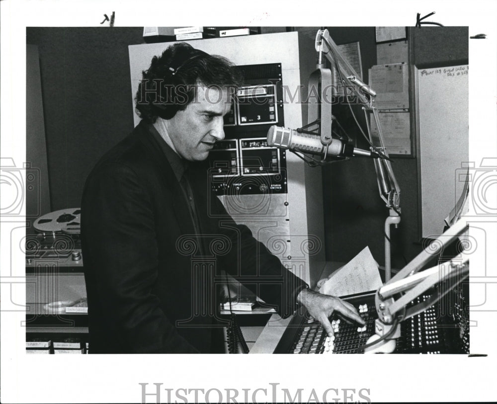 1989 Press Photo John Landecker, Morning DJ WPHR-FM - Historic Images