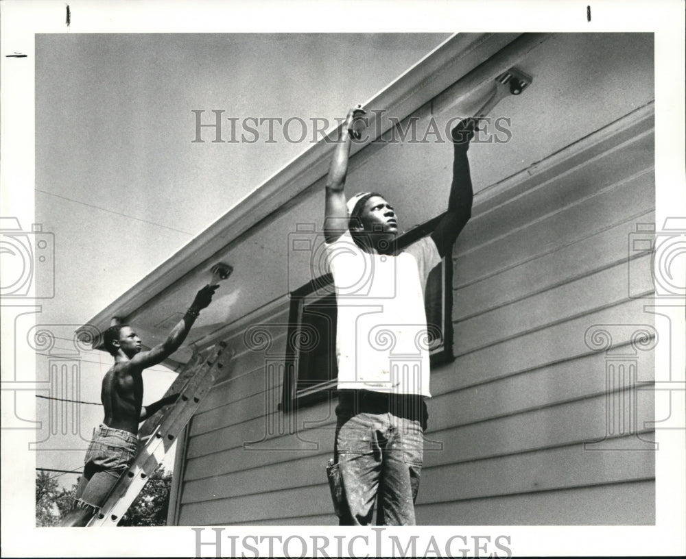 1983 Press Photo Derrick Lartdale &amp; Gary Blanchard of Harvard Community Services - Historic Images