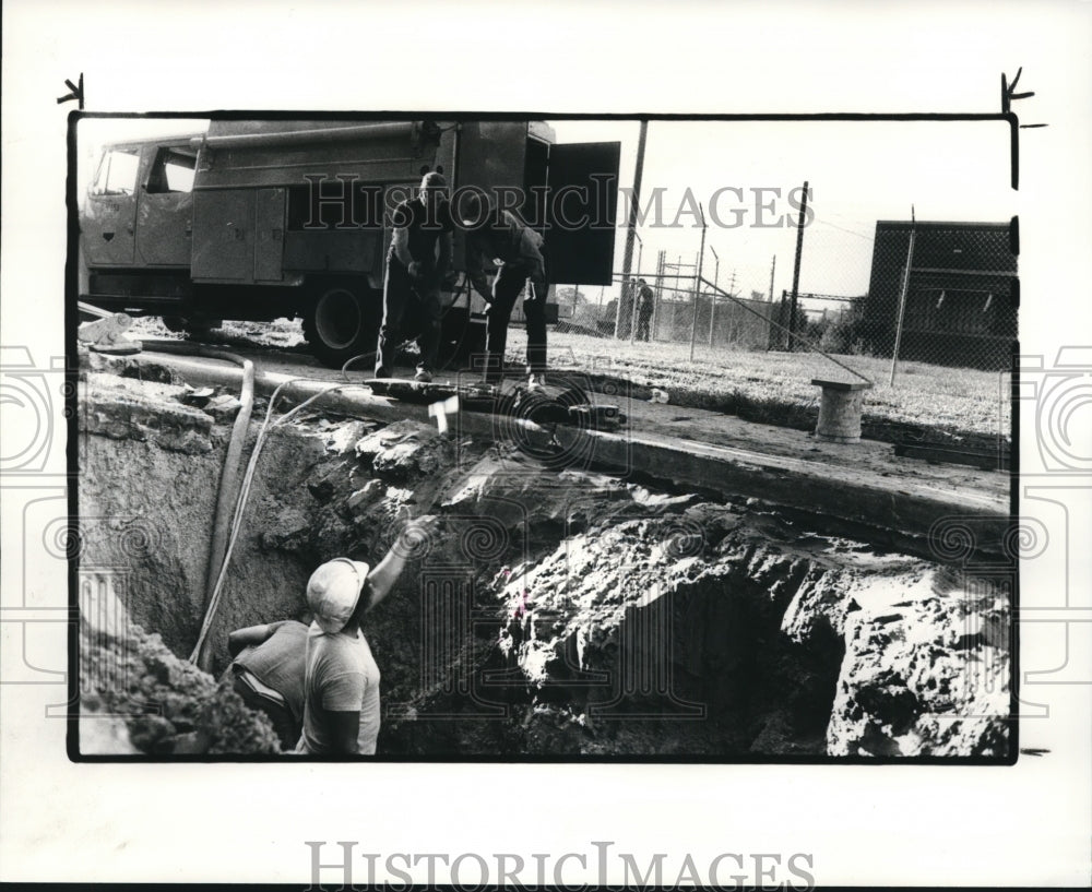 1984 Press Photo The Water Main Break on Harvard and E. 93rd - Historic Images