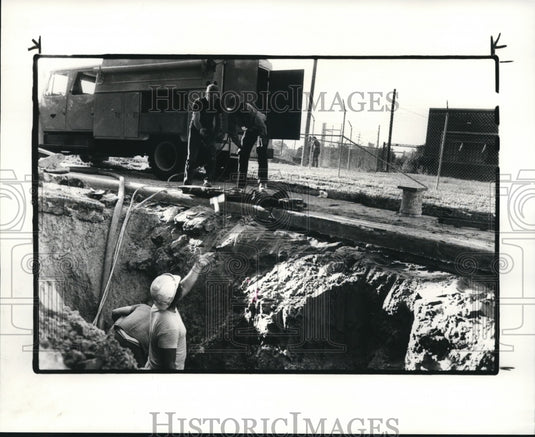 1984 Press Photo The Water Main Break on Harvard and E. 93rd - Historic Images