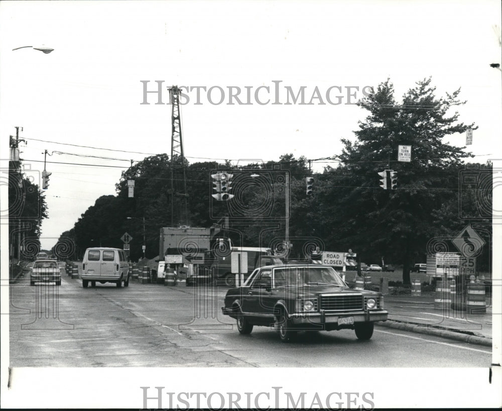 1985 Press Photo Hazardous Traffic Conditions at Intersection of Hillard Blvd - Historic Images