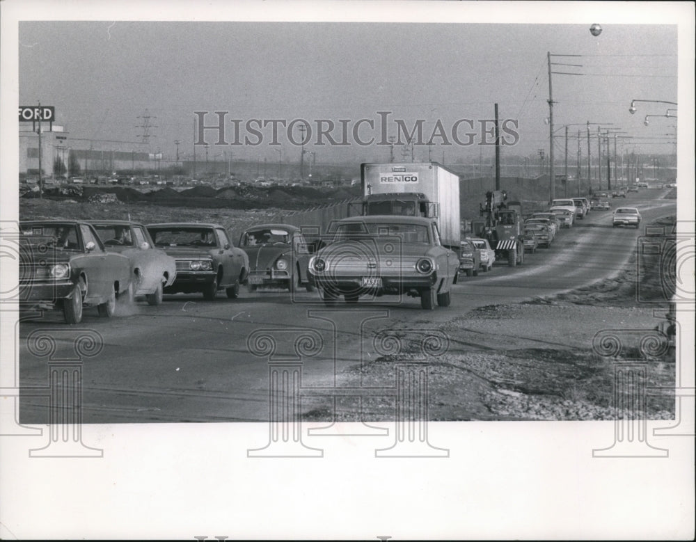 1967 Press Photo The Traffic Jam at Five Points Road - cva95080-Historic Images