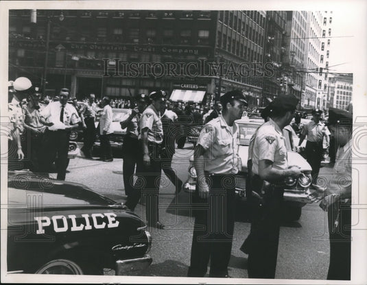 1962 Press Photo Huron Road S. E. holdup scene - cva95090 - Historic Images