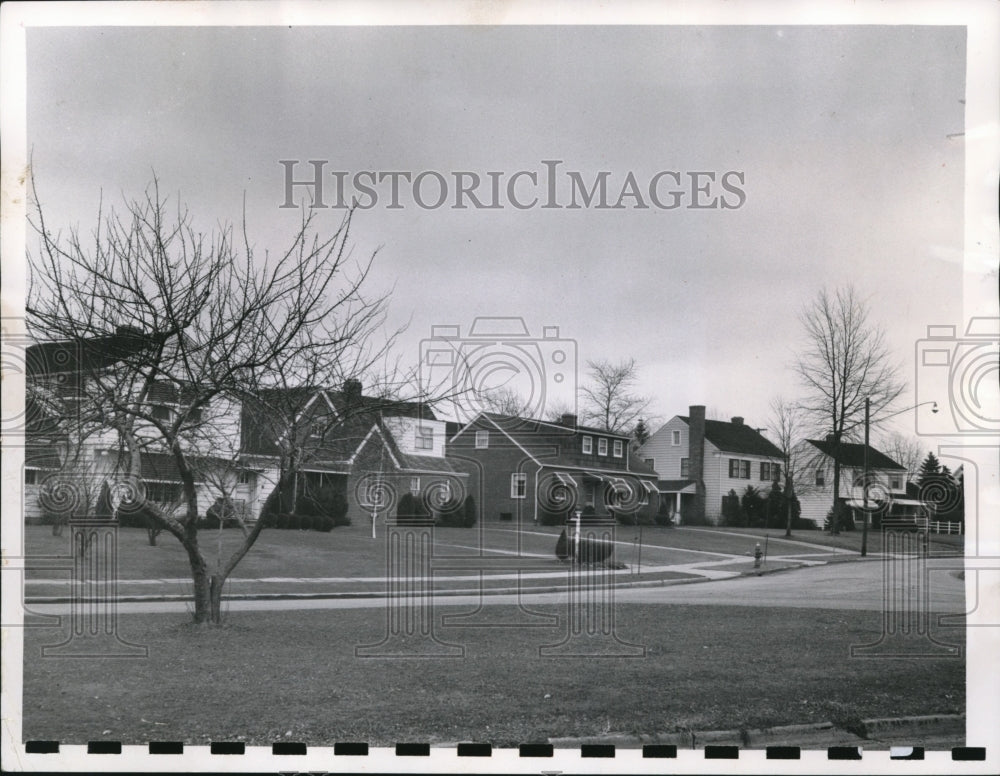 1960 Press Photo Residents&#39; success to be integrated community in Cleveland - Historic Images