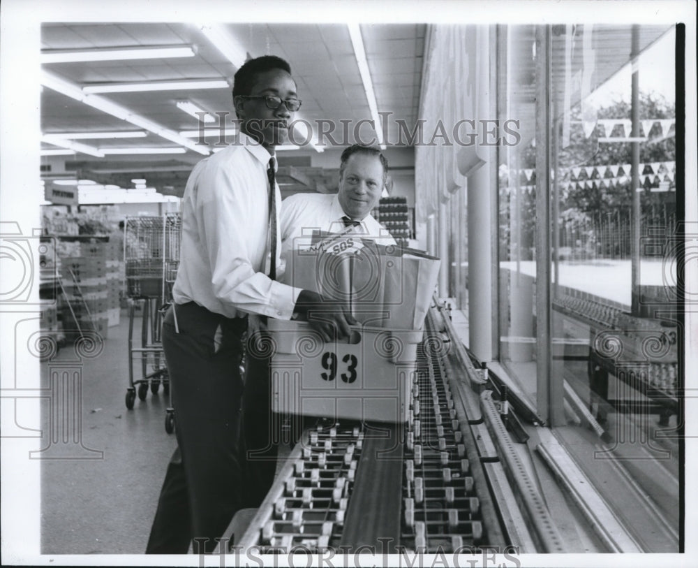 1969 Press Photo Reider&#39;s Stop and Shop - cva95251 - Historic Images