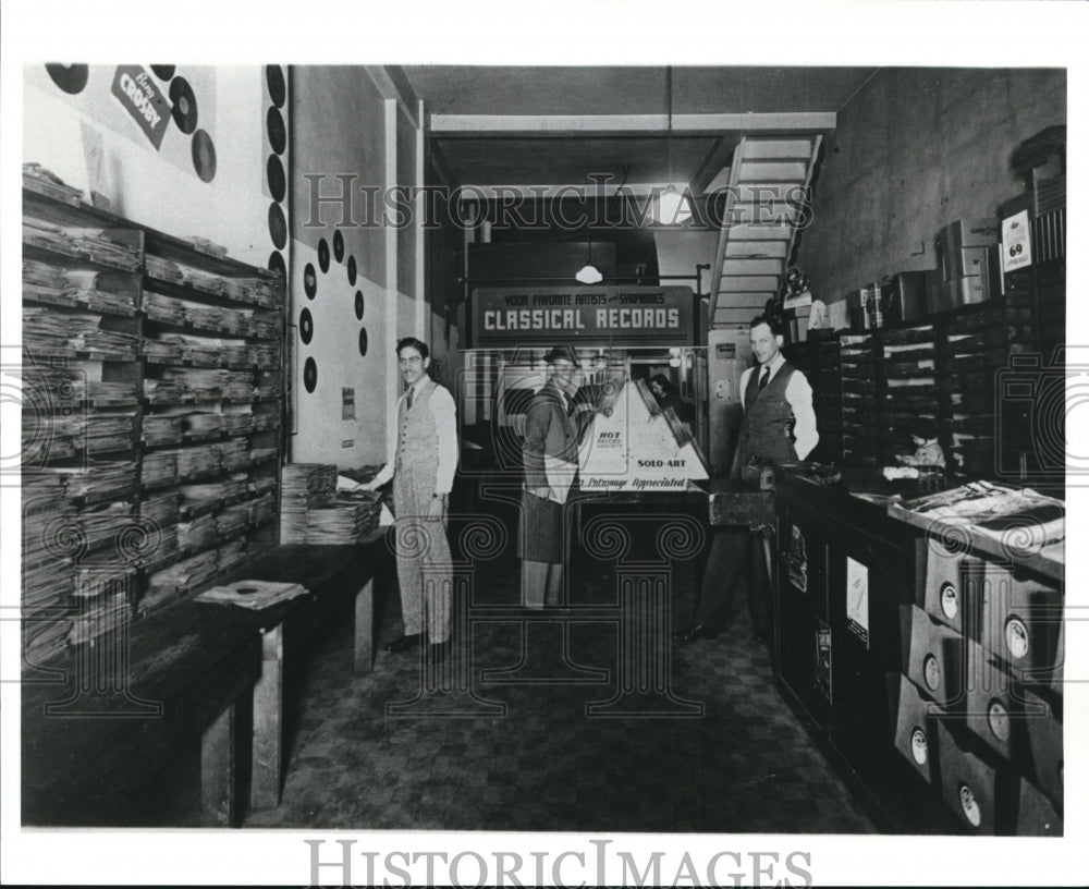 1987 Press Photo Record Rendezvous - Historic Images