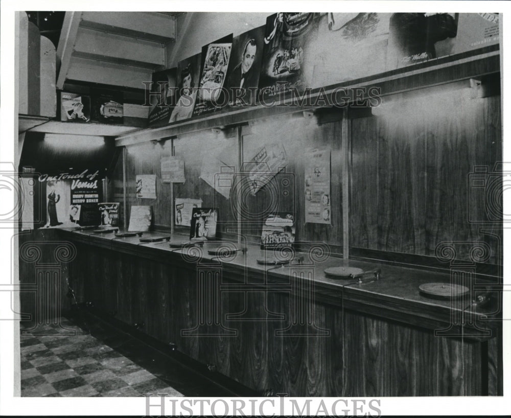 1987 Press Photo Record Rendezvous - Historic Images