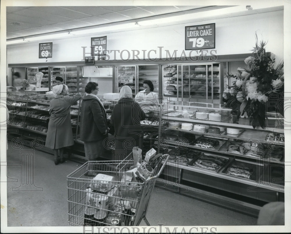 1964 Baker&#39;s delight, new section in Stop N Shop supplied by A Boden - Historic Images