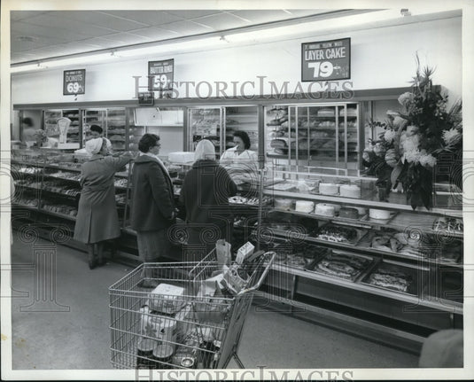 1964 Baker's delight, new section in Stop N Shop supplied by A Boden - Historic Images