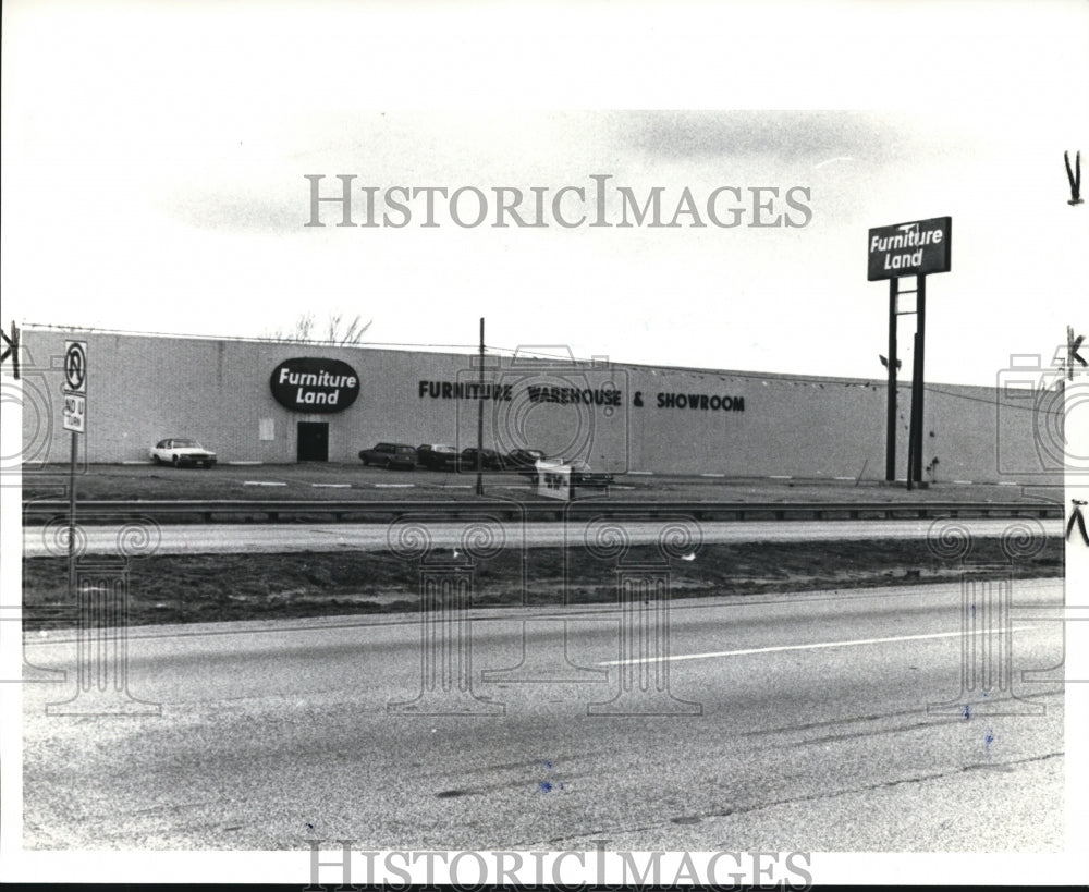 1985 Press Photo Furniture Land - Historic Images