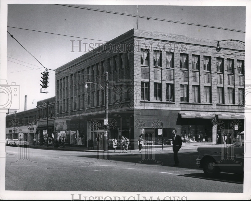 1958 Press Photo Warren and Detroit- S.E. corner - cva95462 - Historic Images