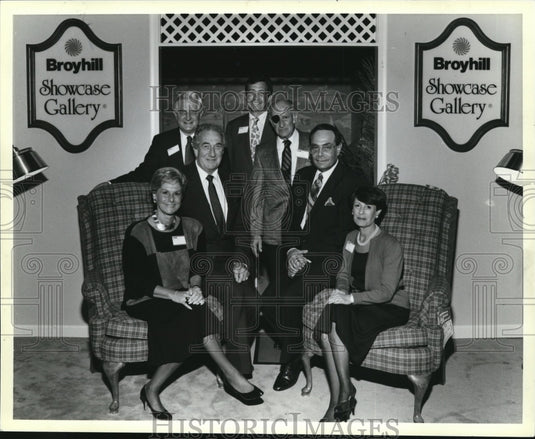 1986 Press Photo Kronheims, Broyhill showcase gallery in Middleburg heights - Historic Images
