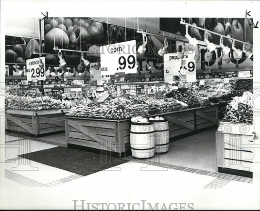 1985 Press Photo Pick and Pay store, 3024 Clark Avenue - Historic Images