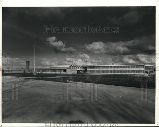 1964 Press Photo The Green Briar Junior High School at Parma, Ohio - cva95726 - Historic Images