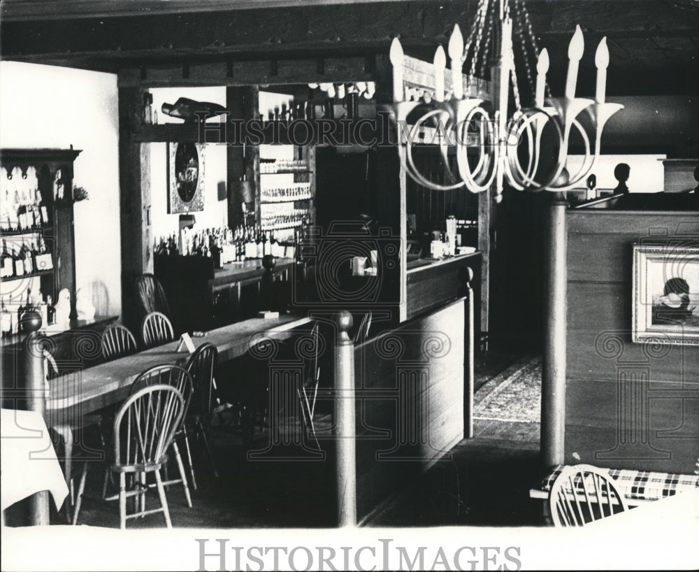 1971 Press Photo Bar area looking south into main dining room. The Inn in Fowler - Historic Images