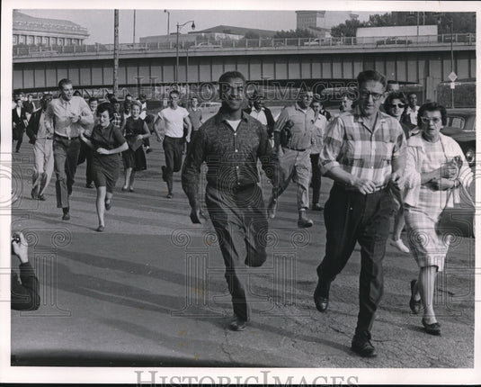 1963 Press Photo Crowds at the Stadium during Browns vs Giants game - cva95775 - Historic Images