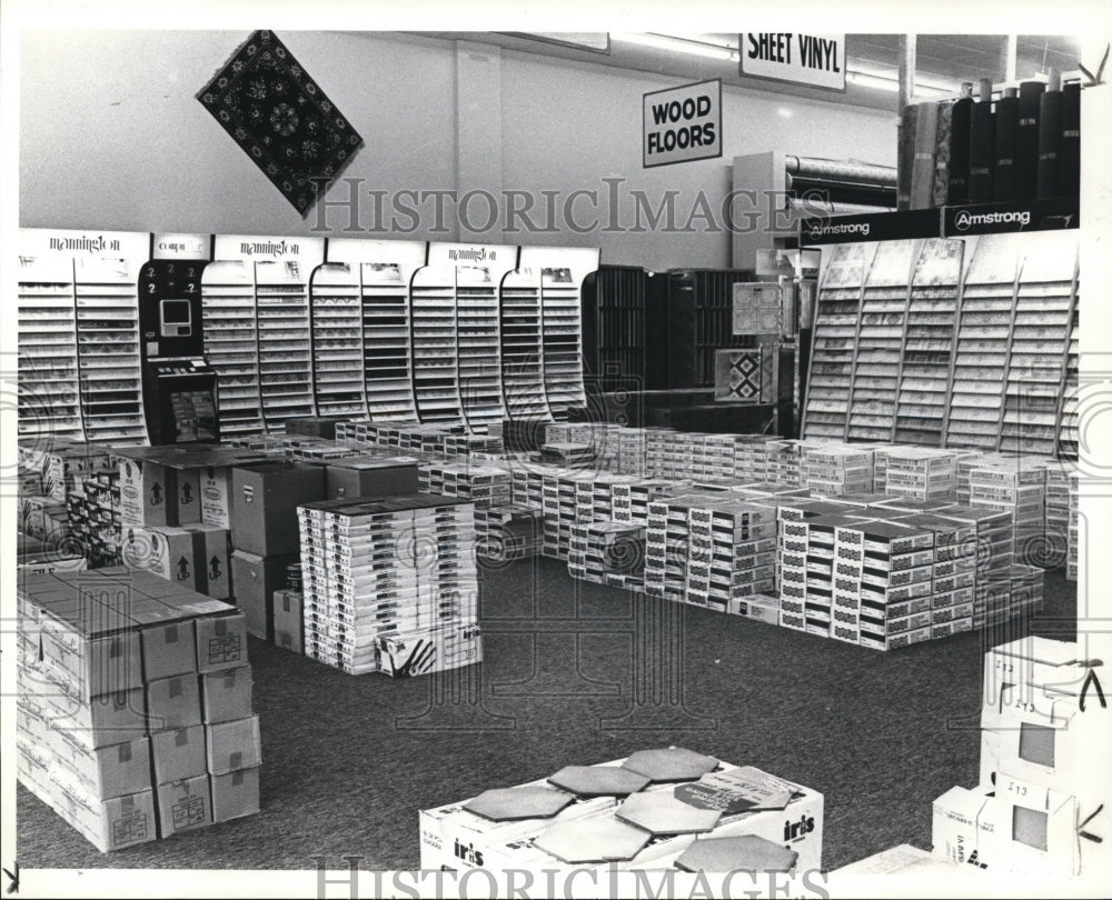 1984 Press Photo The Carpet Barn and Tile House store - Historic Images