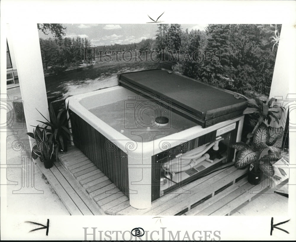 1985 Press Photo Sauna Pool at Do-It-Yourself Home Warehouse. - Historic Images