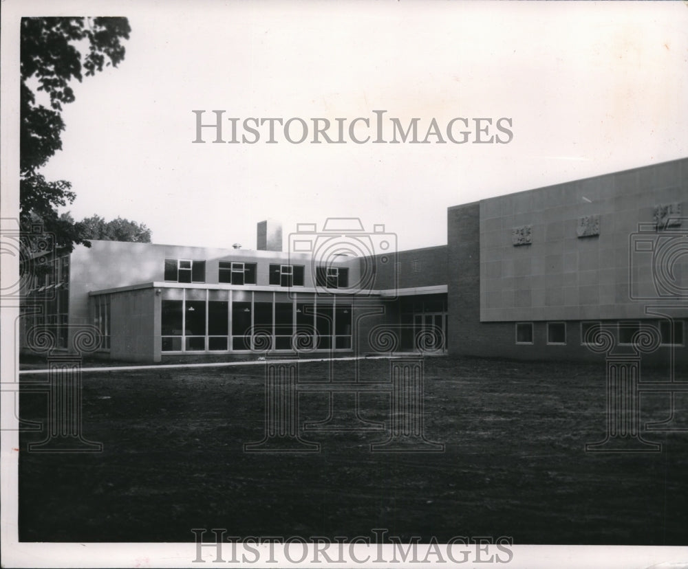 1959 Press Photo New Lutheran High School at Yellowston &amp; Mayfield Road. - Historic Images