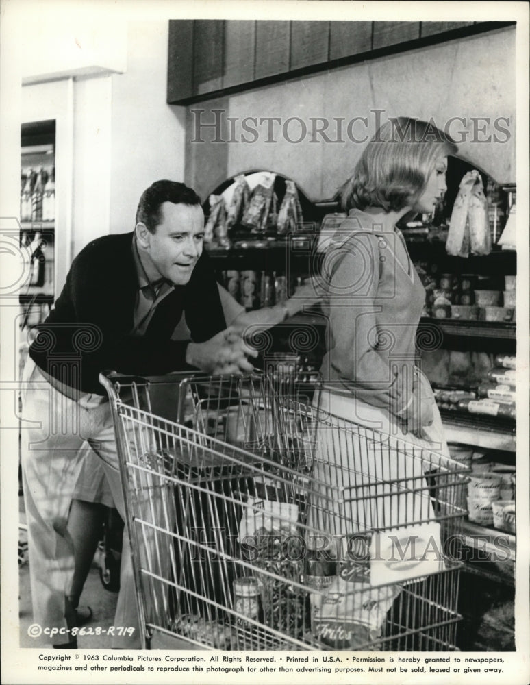 1964 Press Photo Jack Lemon Under the Yum Yum Tree - cva96036-Historic Images