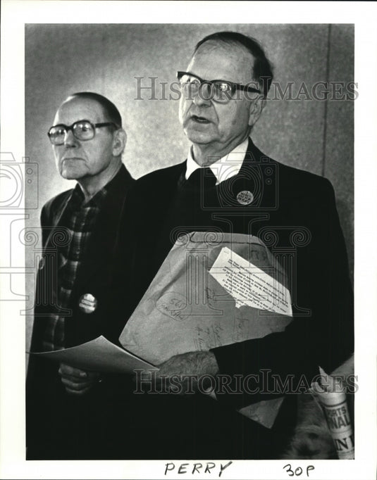 1987 Press Photo Arnold Gleisser spoke at a press conference held at the State - Historic Images